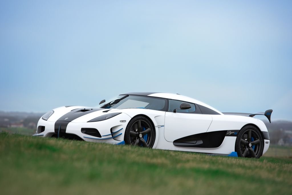 Koenigsegg building Agera RS 