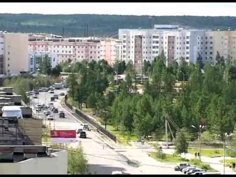 Городской двор в новогоднюю ночь