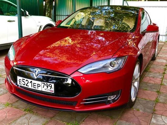 Tesla Model S делает электромобиль 