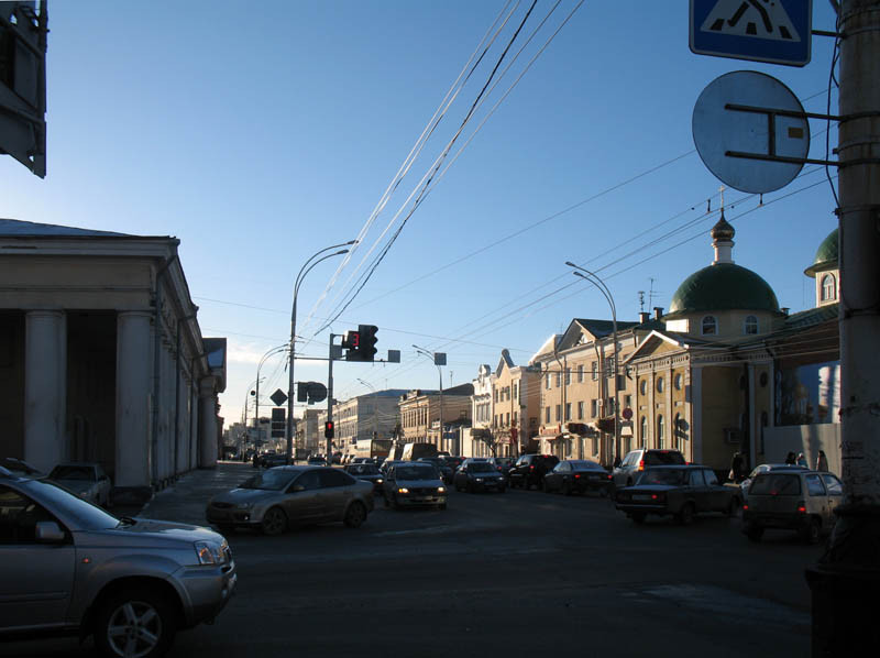 На возвышении за городом