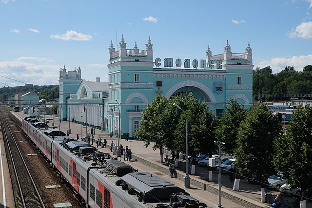 Сквер в центре Смоленска приводят в порядок