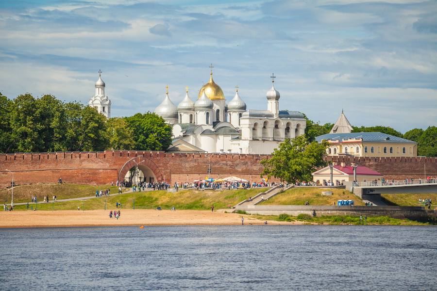 В Нижегородском кремле открыли памятник святым Димитрию 