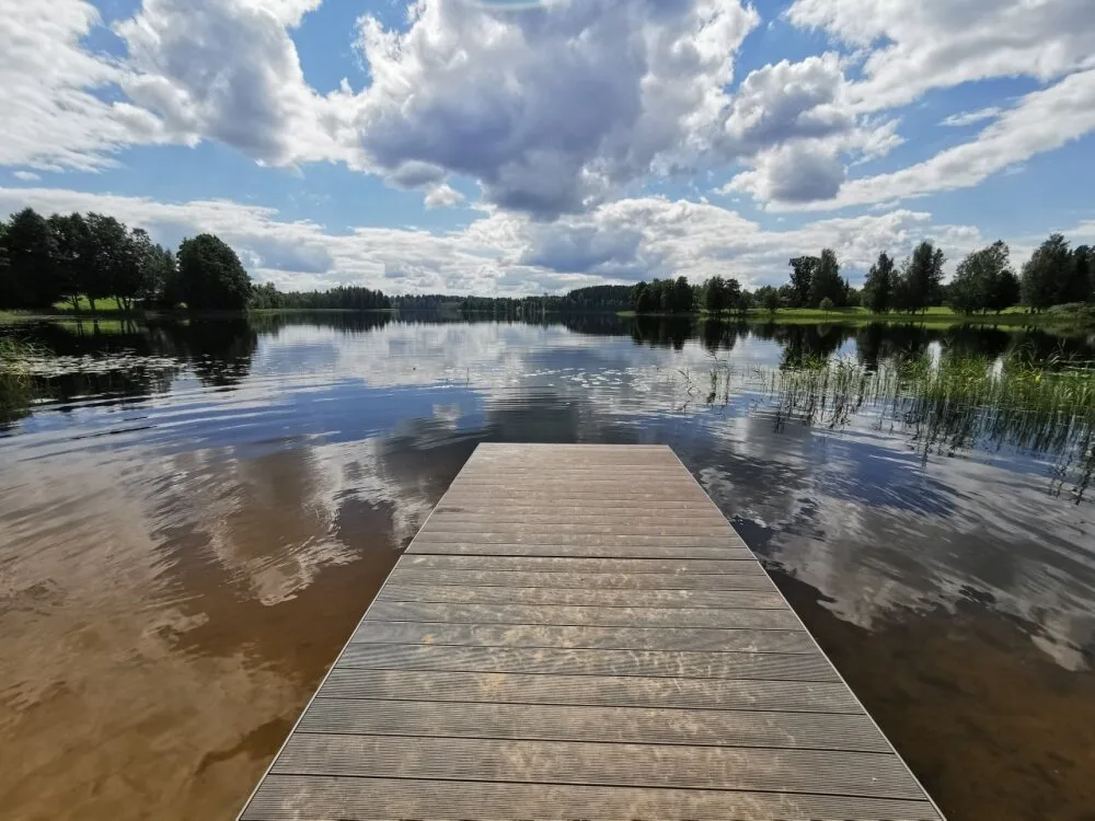 Озеро на Latgale, Латвии Свежий воздух и чистая природа Phot 